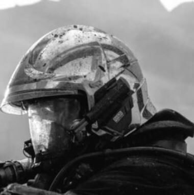 ⚫️[Condoléances]

Le #sdis64 apprend avec émotion et tristesse le décès en service commandé, ce mardi 03 juin 2025, d’un sapeur-pompier professionnel du CSP de Bergerac, alors qu’il participait à une manœuvre d’entrainement de sa spécialité SMPM.

Lensemble du personnel partage la douleur du SDIS 24 et adresse ses sincères condoléances aux familles, aux collègues et aux amis.

#RIP #soutien