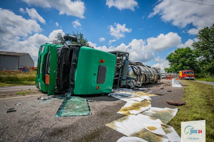 🚨 Retour en images 📷 sur 1️⃣ intervention de ces derniers jours :

➡️ Accident de poids lourd
📍 Pardies
🚛 1 camion de transport de matières dangereuses
💧16 200 litres
👨‍🚒 55 #sapeurs-pompiers
🚒 16 véhicules
⛑️ Compétences :
▶️ Risques technologiques
▶️ Unité de sauvetage, dappui et de recherche
▶️ Infirmier
▶️ Chaîne de commandement

#avp #secours