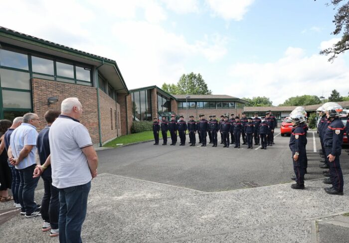 ⚫ [Minute de silence]

Ce matin, une minute de silence a été observée au #SDIS64 en hommage aux caporaux Maxime PRUD’HOMME et Tangui MOSIN, sapeurs-pompiers volontaires du centre d’incendie et de secours de La Fère du SDIS de l’Aisne, décédés en service commandé le 10 juin dernier.

Lensemble du personnel du #SDIS64 adresse tout son soutien à leurs familles, leurs proches et collègues.

#condoléances #RIP #Décès #SPP #SPV